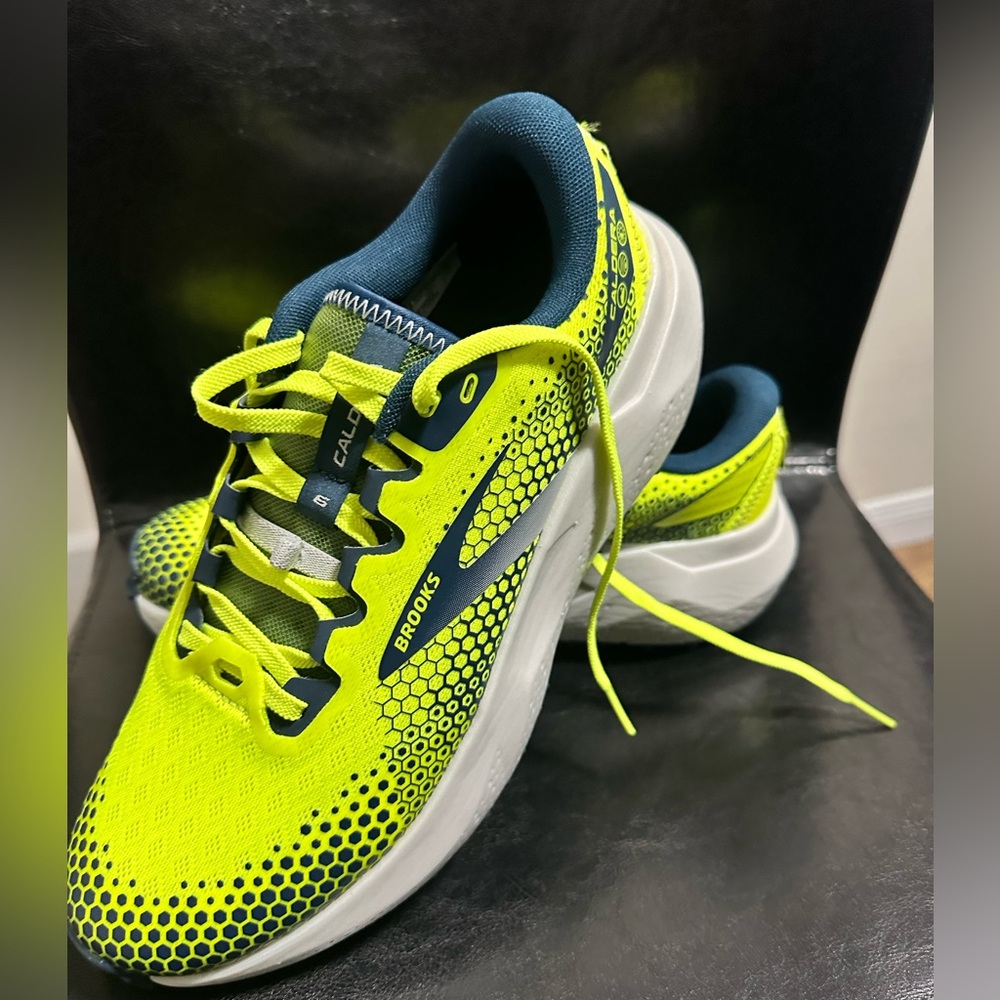 NEW Brooks Running Trail Sneakers